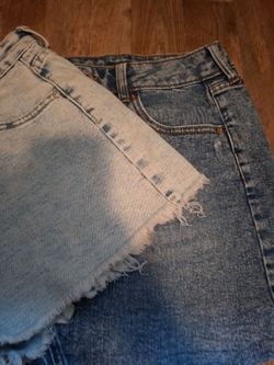 Jean shorts and skirt size 7 bunddle !