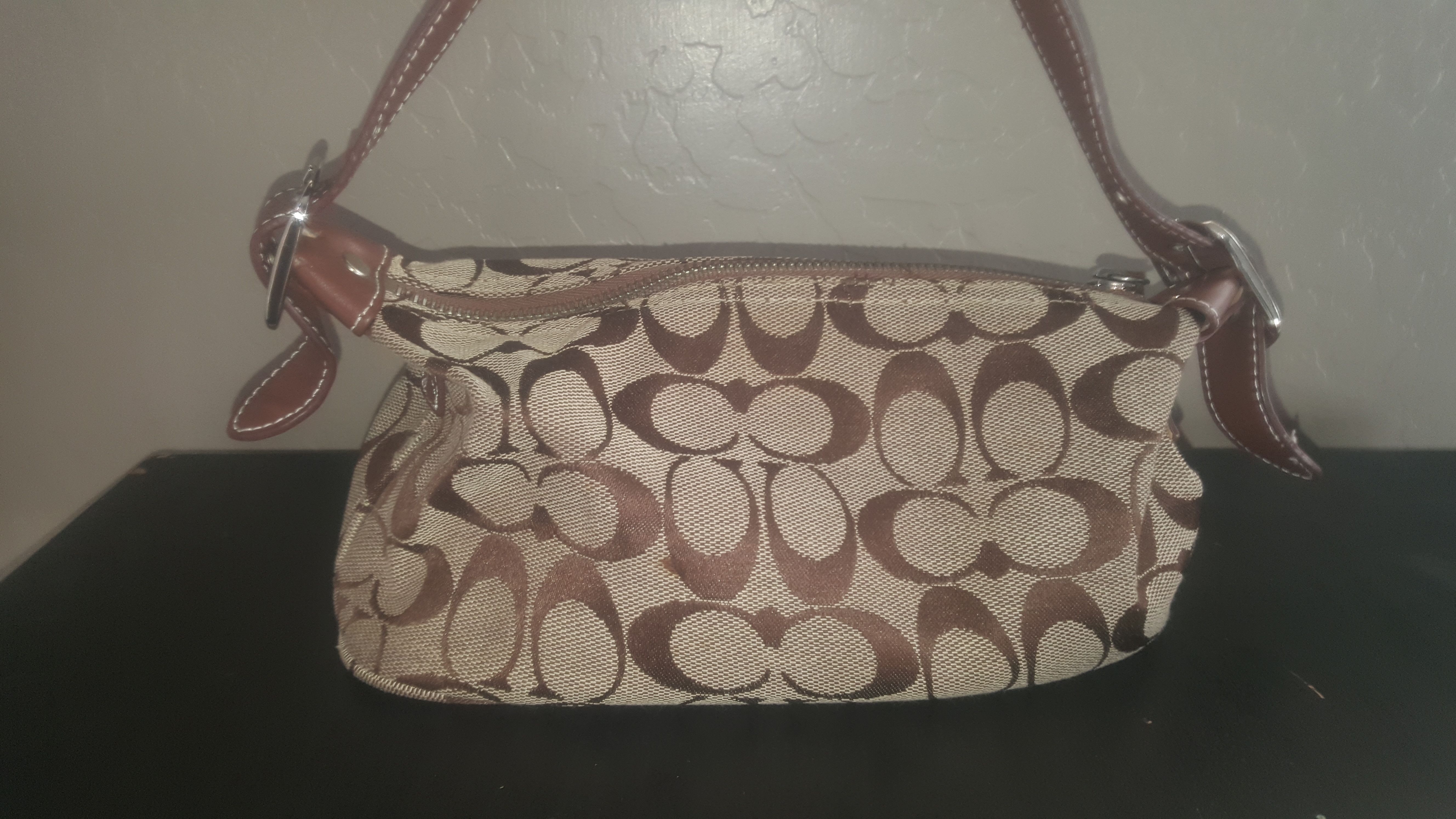 Coach Small Purse A2J-6094
