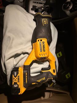 DEWALT 20V XR Brushless Reciprocating Saw with Battery