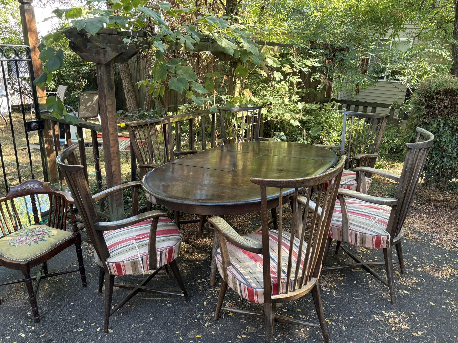 DINING ROOM TABLE AND CHAIR SET