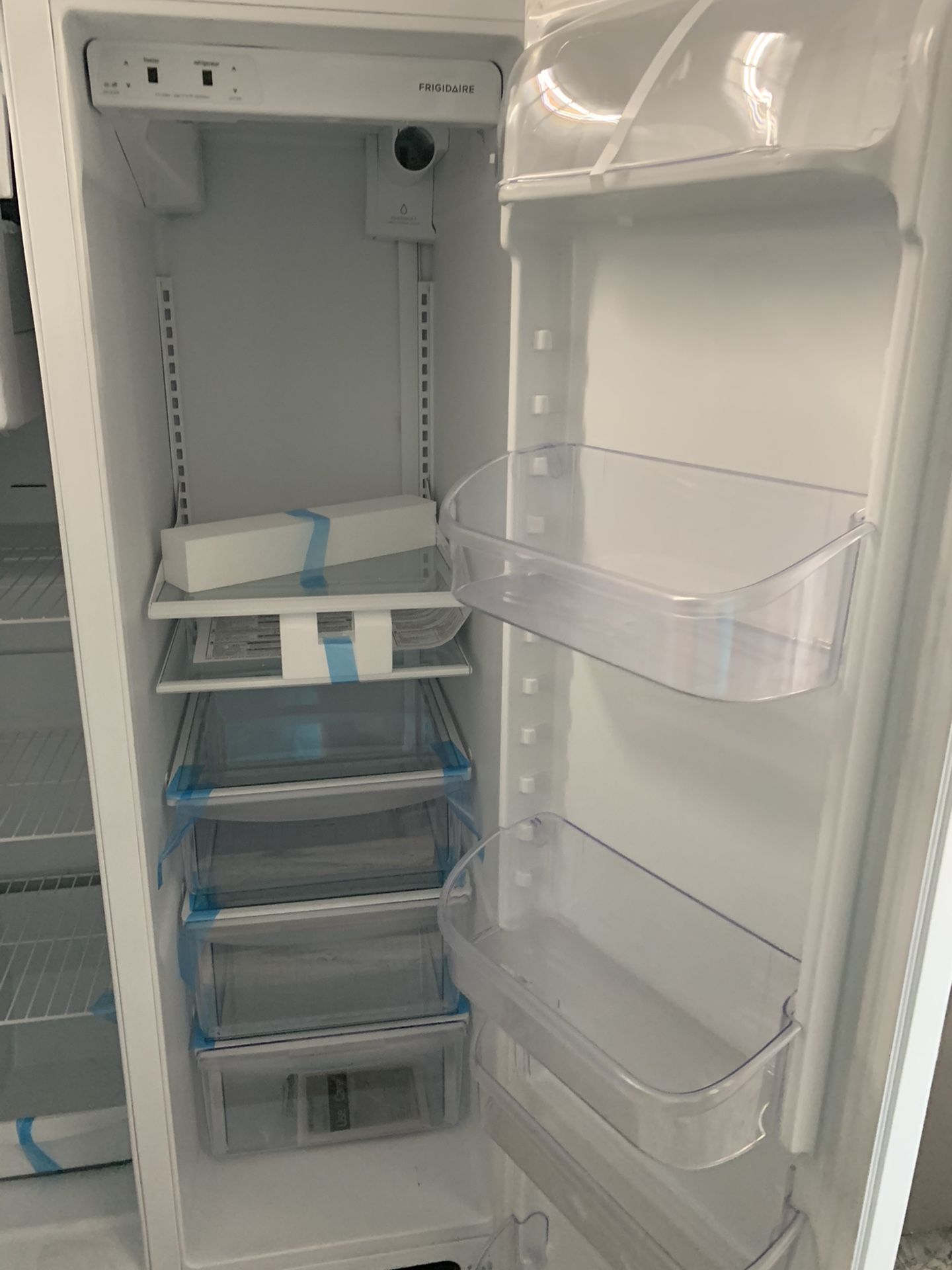 Frigidaire Side By Side In Glossy White New Open Box