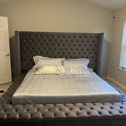 Gray Meridan Platform Storage King Bed