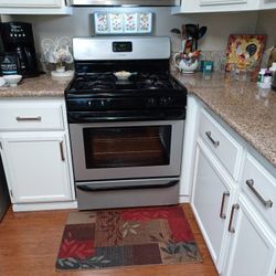 DESIGNER REMODELING KITCHEN. FRIGIDAIRE FOUR BURNER  GAS STOVE CLEAN LIKE NEW $495.