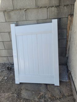 white gate 34x48