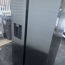 Samsung Refrigerator Like New