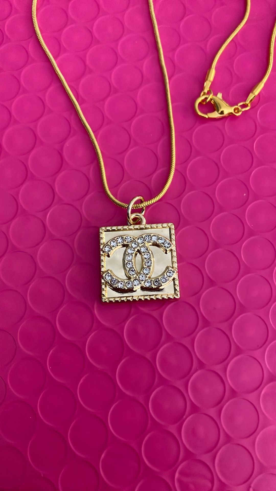 CC CHARM NECKLACE