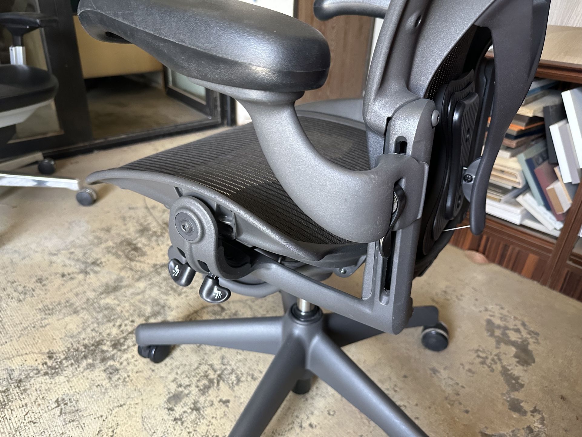 Excellent Condition Fully Loaded Herman Miller Aeron Office Chairs