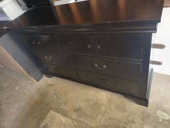 Black Wood 6-Drawer Dresser