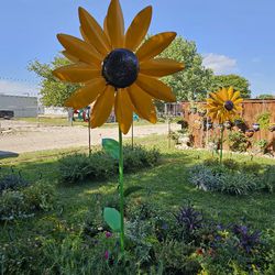 Metal Large Sunflower 🌻  Spinner. Yard Art. Clay Pots, Planters,Plants. $100 cada uno