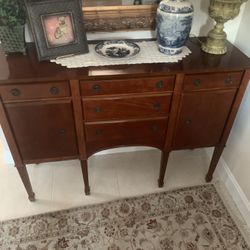 China cabinet in buffet