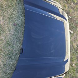 cofre para GMC sierra del 2019-2024 tiene un golpe y granizo muy poco visible 