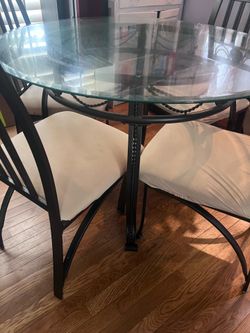Round Glass Table w/4 Chairs