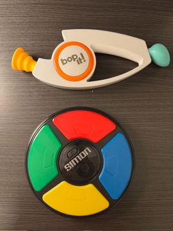 Bop It! & Simon Electronic Games – 2 Games Bundle