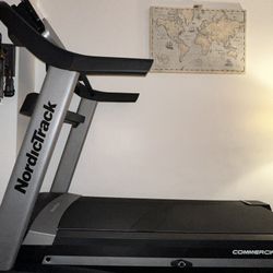 NordicTrack Commercial 2950 - Treadmill (Like New, Hardly Used)