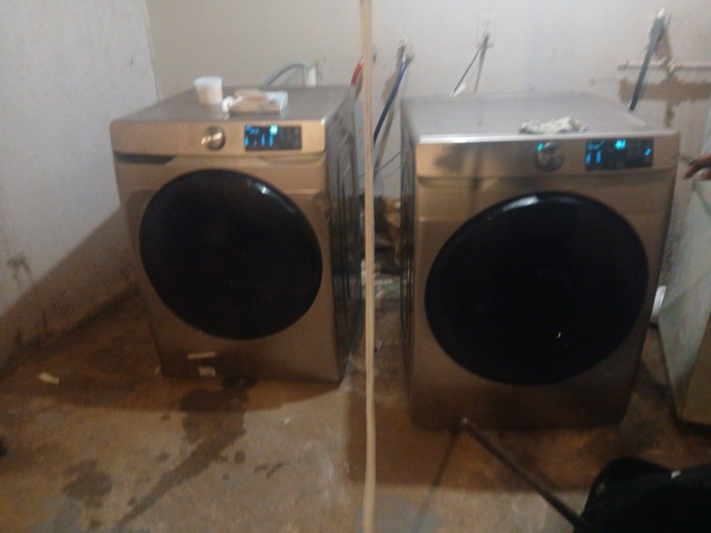 Samsung 4.5 Cu. Ft. Front Load Washer and 7.5 Cu. Ft. Electric Dryer Laundry Pair in Platinum