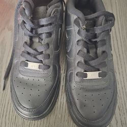 NIKE SOLO SE USARON UNA VEZ SIZE 5.5 Y