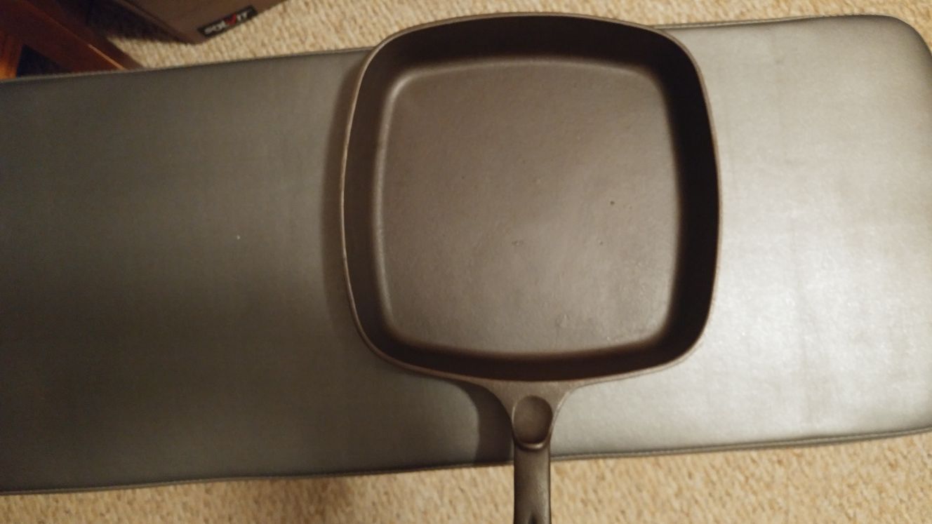 Vintage Wagner Ware Sidney O cast iron square skillet