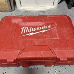 Milwaukee FORCE LOGIC Hydraulic Knockout Punch Set with Dies, Battery & Case