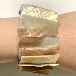 RARE Gorgeous Seashells Bracelet 
