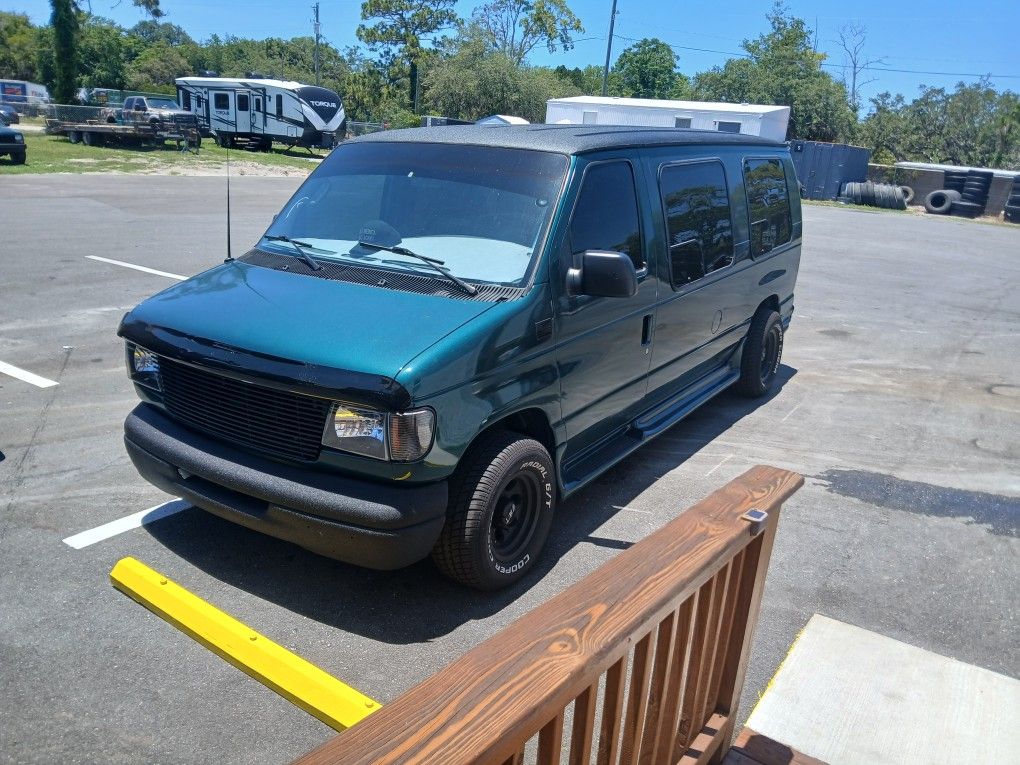 2002 Ford E-150