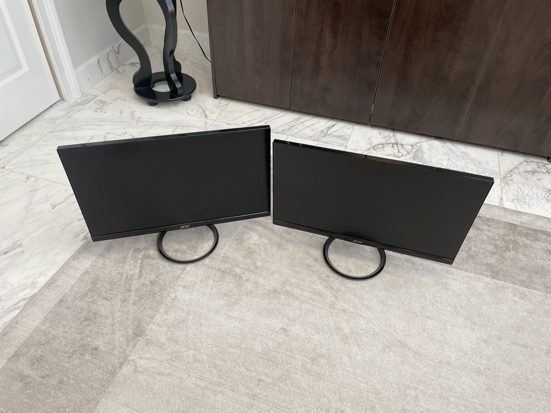 2 Monitors