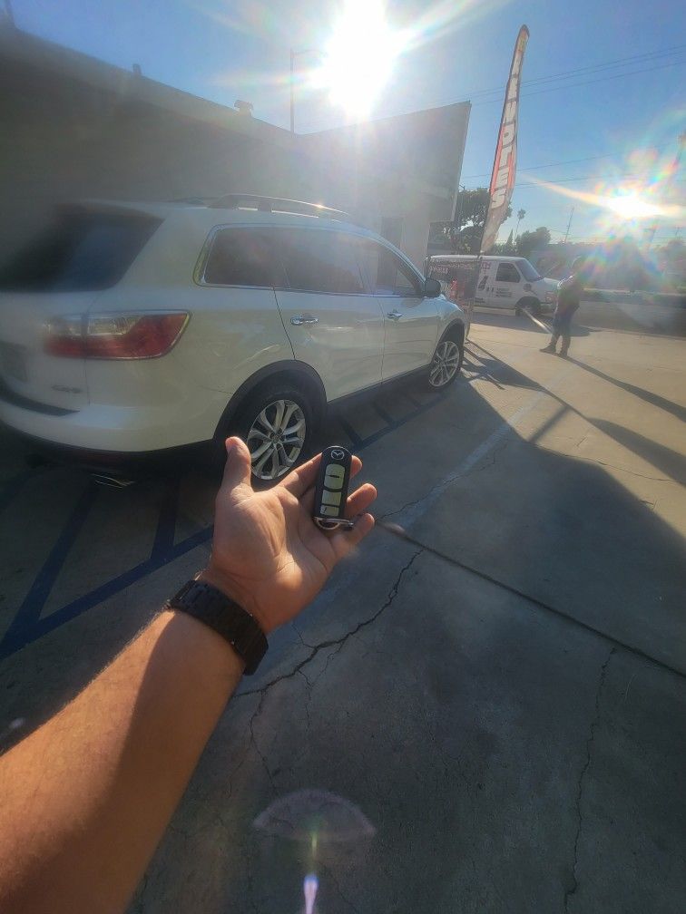 Keys & Fobs / Llaves Y Controles Para Carros for Sale in Bell Gardens