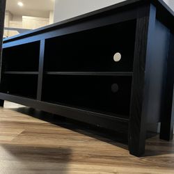 TV Stand/ Entertainment Center 