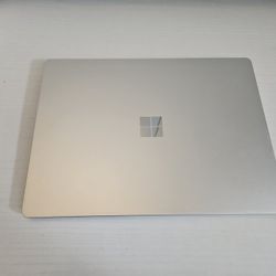 Microsoft Surface Laptop 