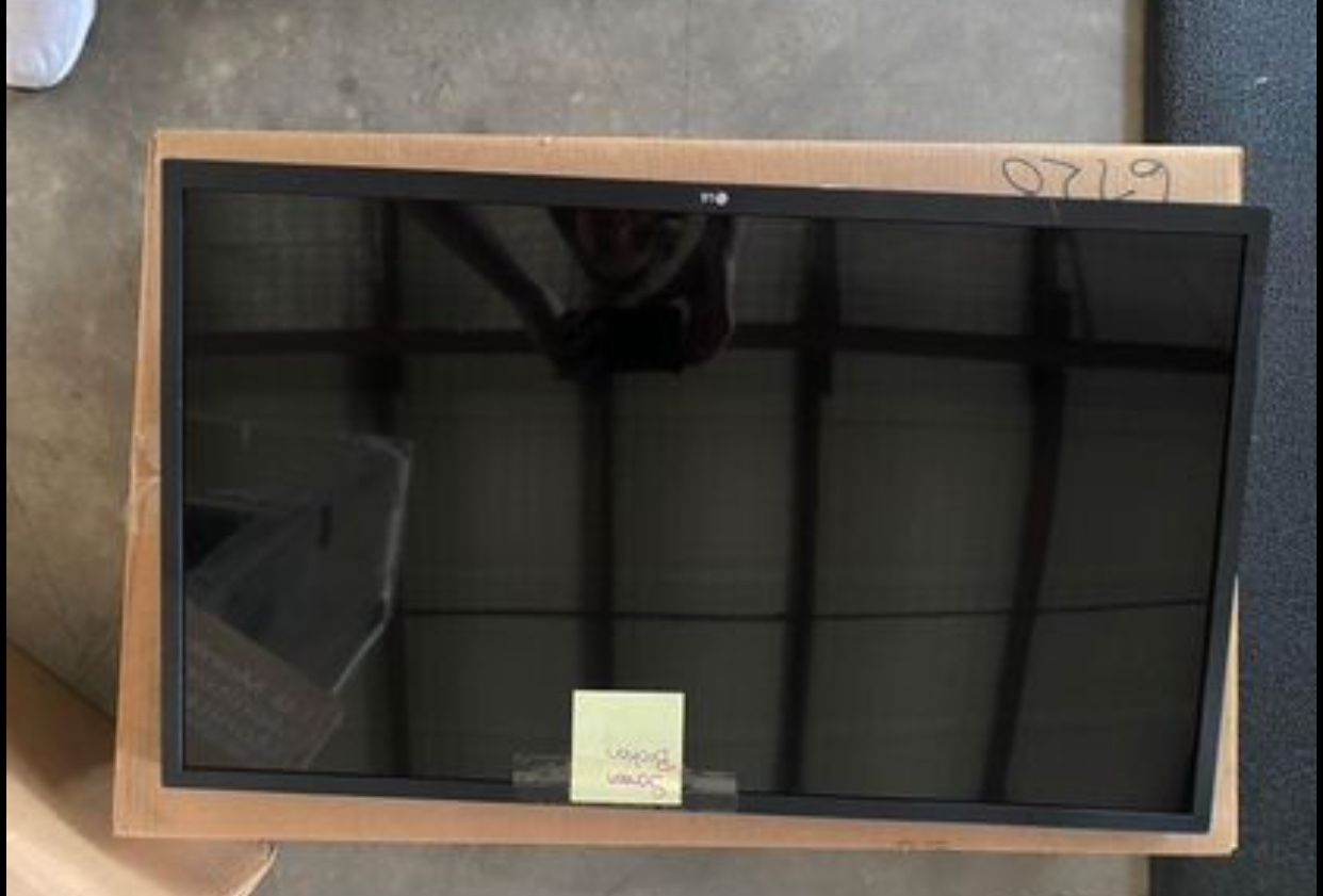 32 in monitors broken screen - for parts
