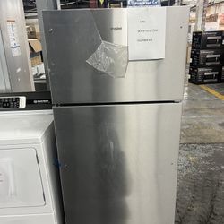 33 Inch Wide Whirlpool (20.5 cu. ft) Top Freezer Refrigerator (NEW Floor Model) (1 YR WARRANTY)