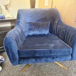 blue velvet armchair 