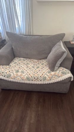 Sofa pequeño gris