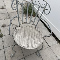 Folding Table And 2  Chairs 🪑🪑