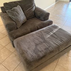 Oversized Chair With Ottoman