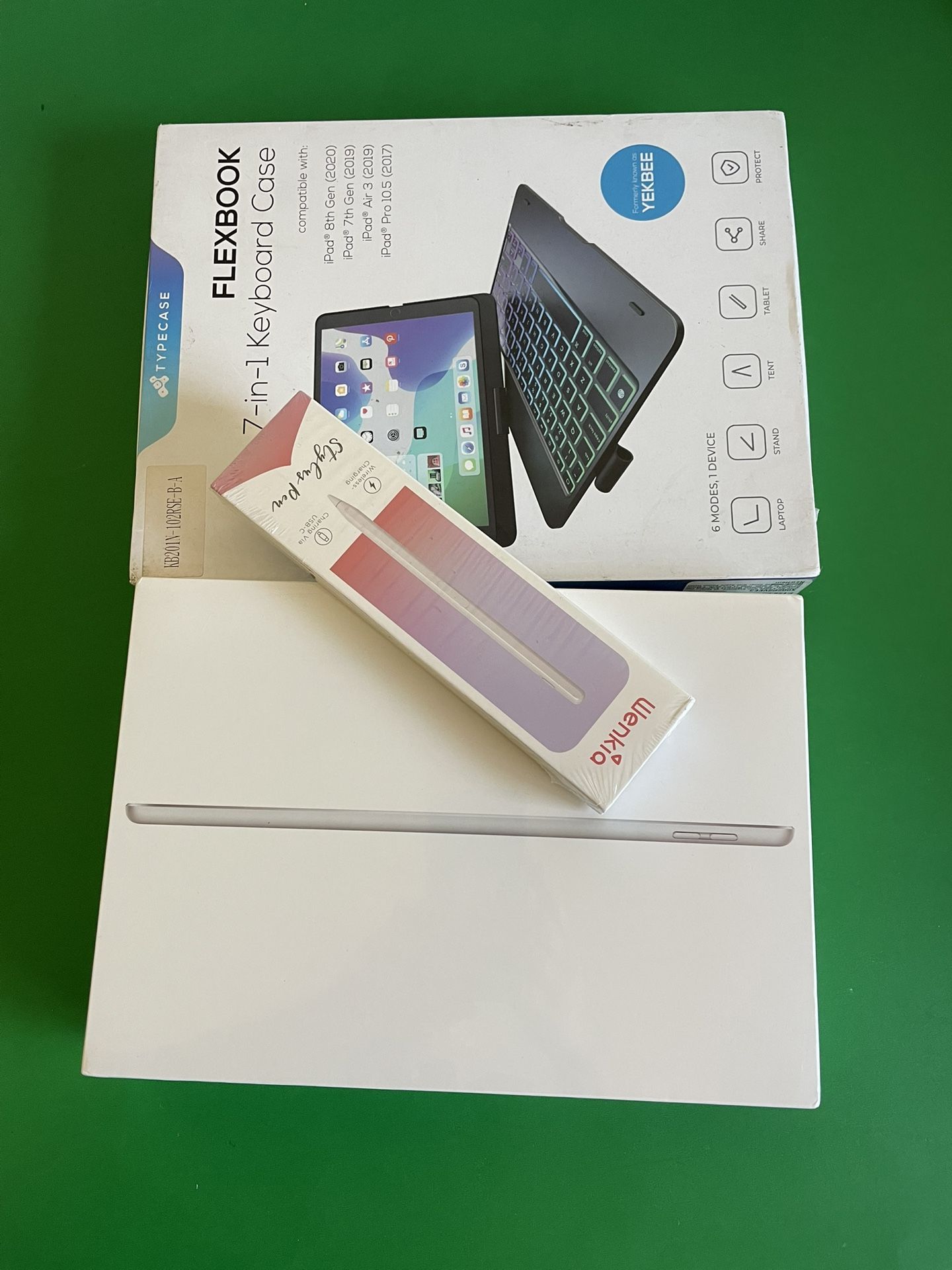 Apple Ipad 9th Generation 64GB WiFi + cellular Sealed New with Keyboard And Pencil