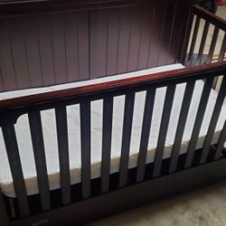 Graco crib With Mattess 