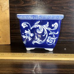 Blue & White  Chinese Porcelain Planter