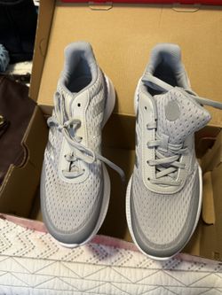 ADIDAS GYM SHOES Size 8 Women’s 