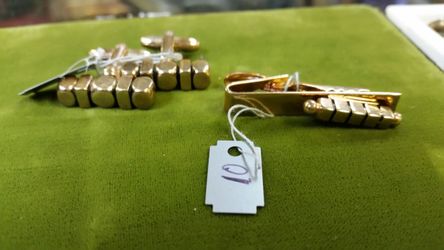 Gold-plated cufflinks and tie clip