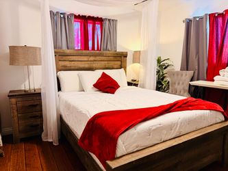 💥💥💥Moving Sale Rustic Wood Bedroom Set – Great Condition