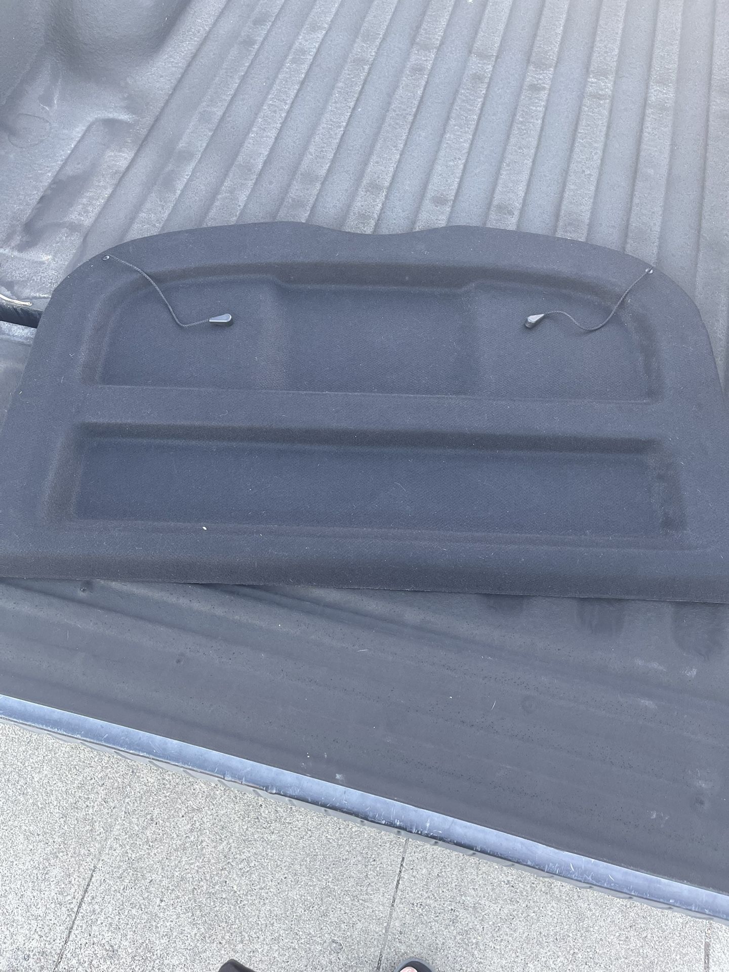 2015-2018 Nissan Rogue Sport Genuine OEM Rear cargo trunk cover A082001