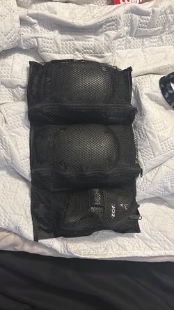 Child’s elbow, knee and wrist pads