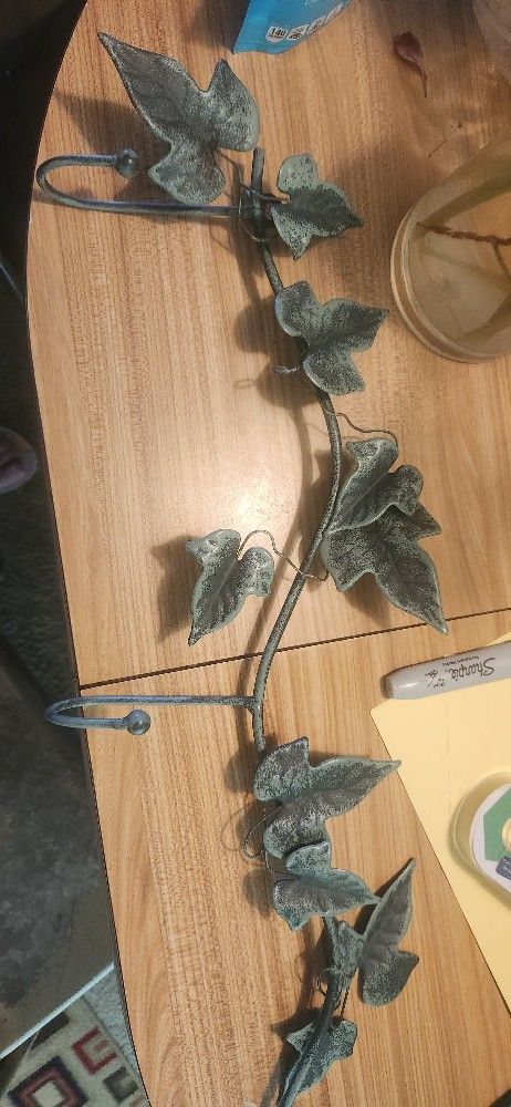 3 Ring Leaf Coat Hook