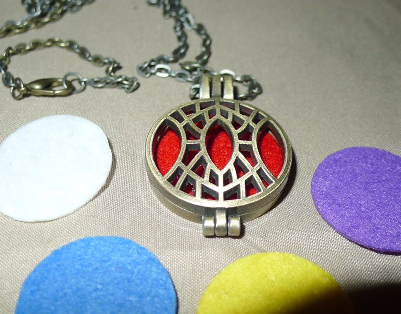 * Essential Oil Diffuser Necklace Aromatherapy
