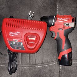 Milwaukee M12 Drill 