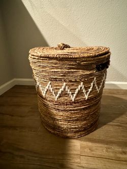 Woven Seagrass laundary Hamper