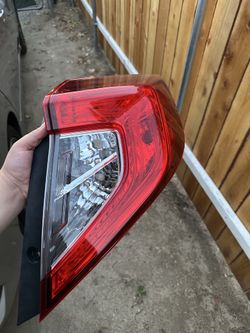 10th Gen Honda Civic Right taillight- Used 2016–2021