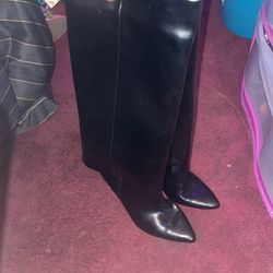 Stradivarius folded over boots in black Size: 7