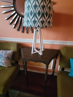 Nice lamp, works, no bulb. Table included