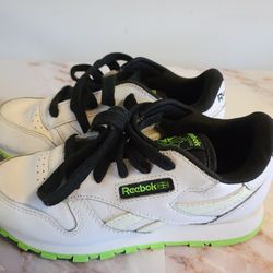 White GLOW IN THE DARK reebok. Unisex!! Size 12.5